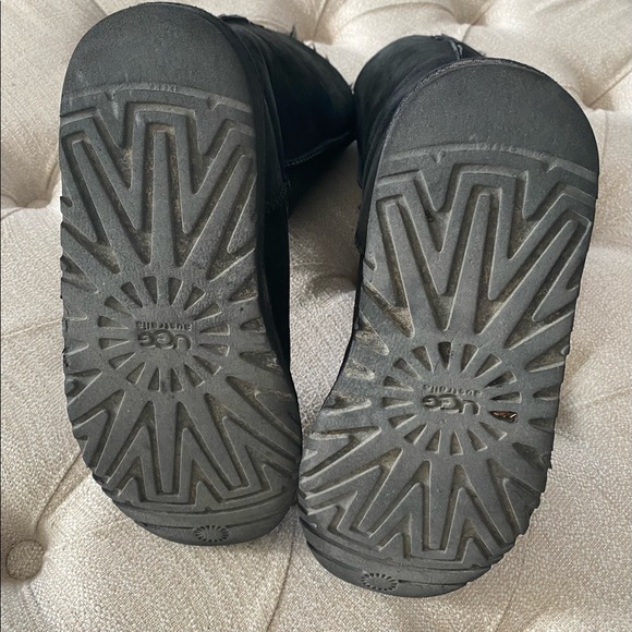 UGG waterproof suede Women’s Bailey triple button boot - Picture 4 of 9